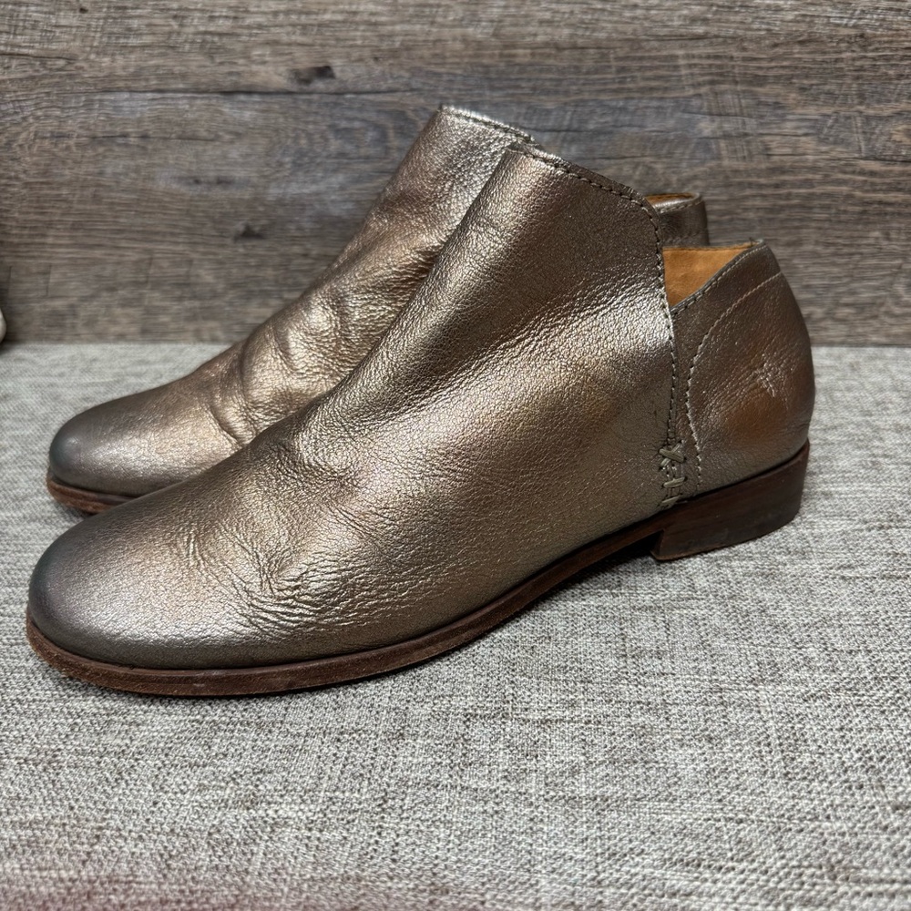 Frye Elyssa Shootie Ankle Bootie Golden Silver Metallic Sz 8 Boho Moto Festival